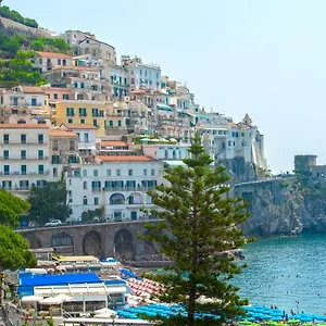 amalfi-moon.hotels-amalfi.com/